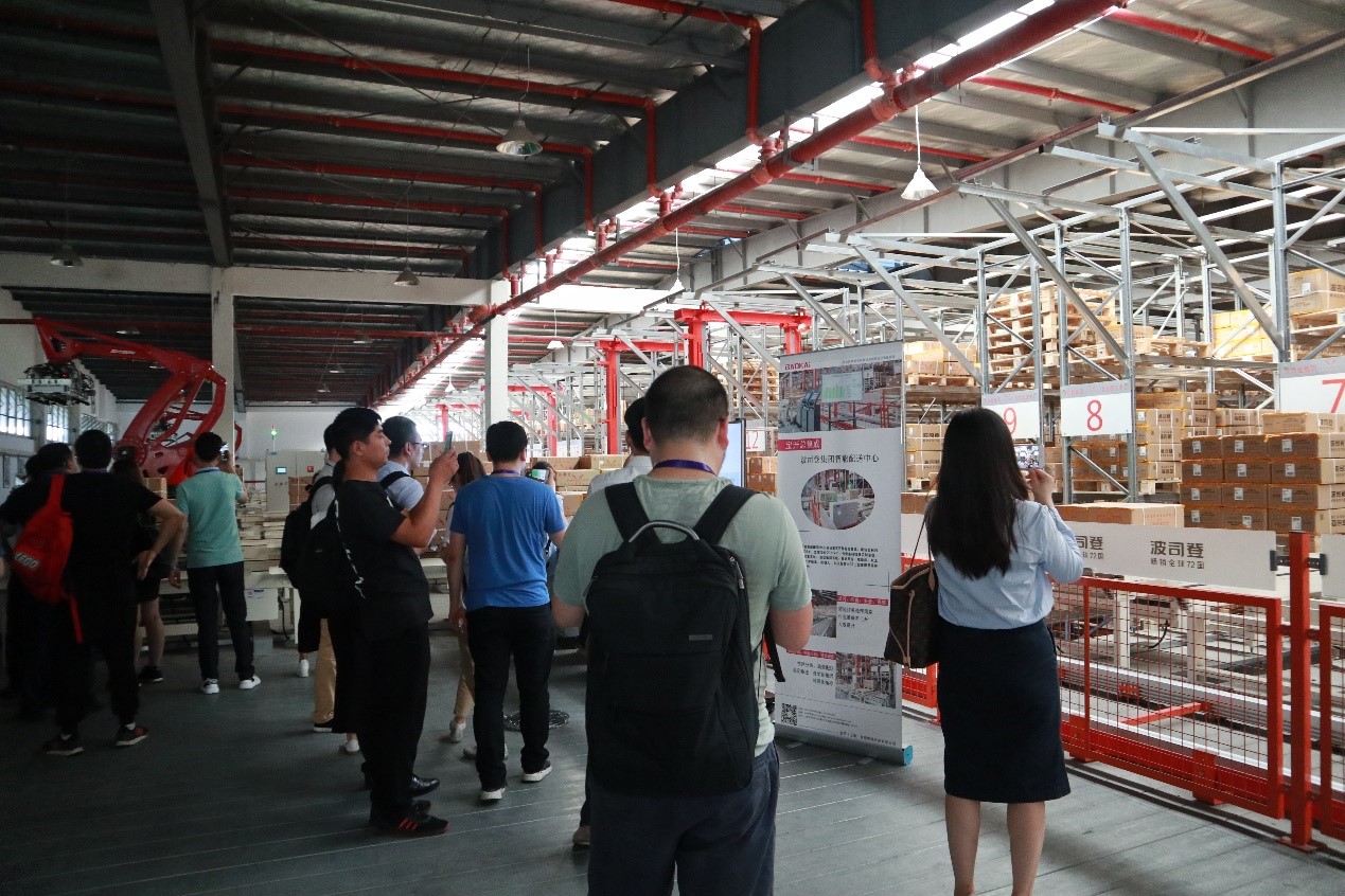 EVO视讯集成服装行业代表项目 | 波司登集团智能配送中心迎业内众嘉宾集体参观