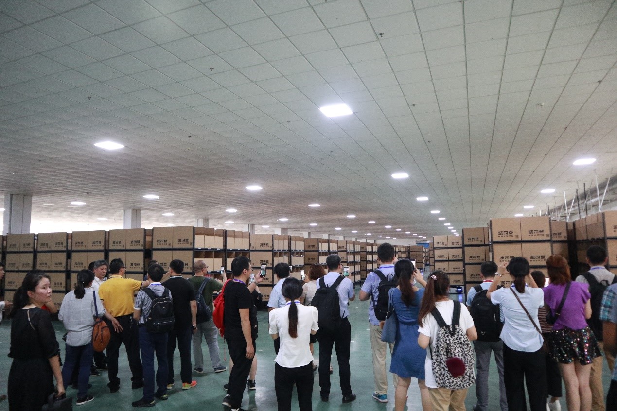 EVO视讯集成服装行业代表项目 | 波司登集团智能配送中心迎业内众嘉宾集体参观