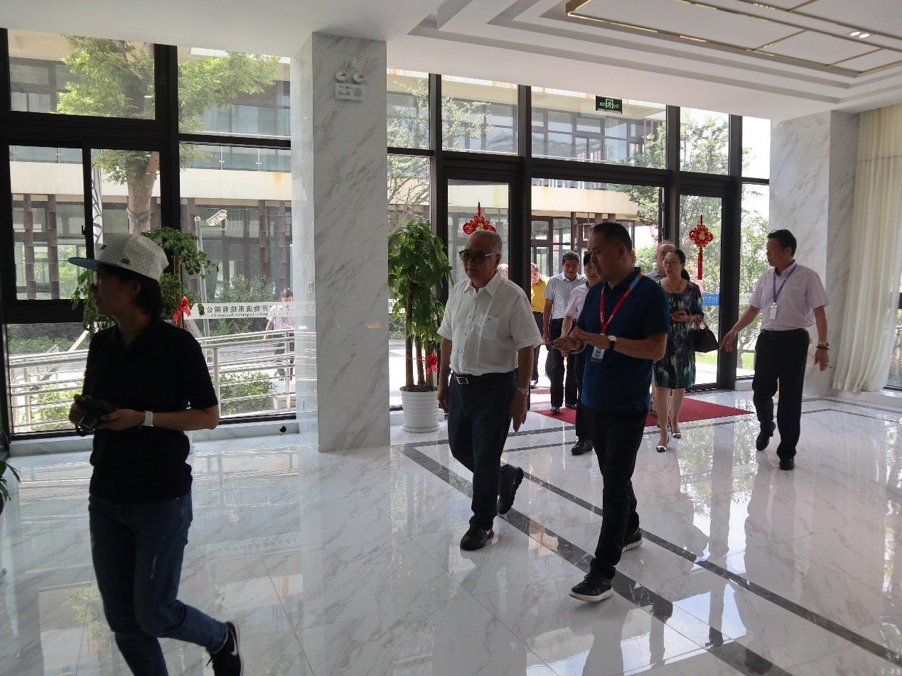 新闻 | 无锡市原政协领导、吴泾镇党委领导一行莅临EVO视讯参观考察