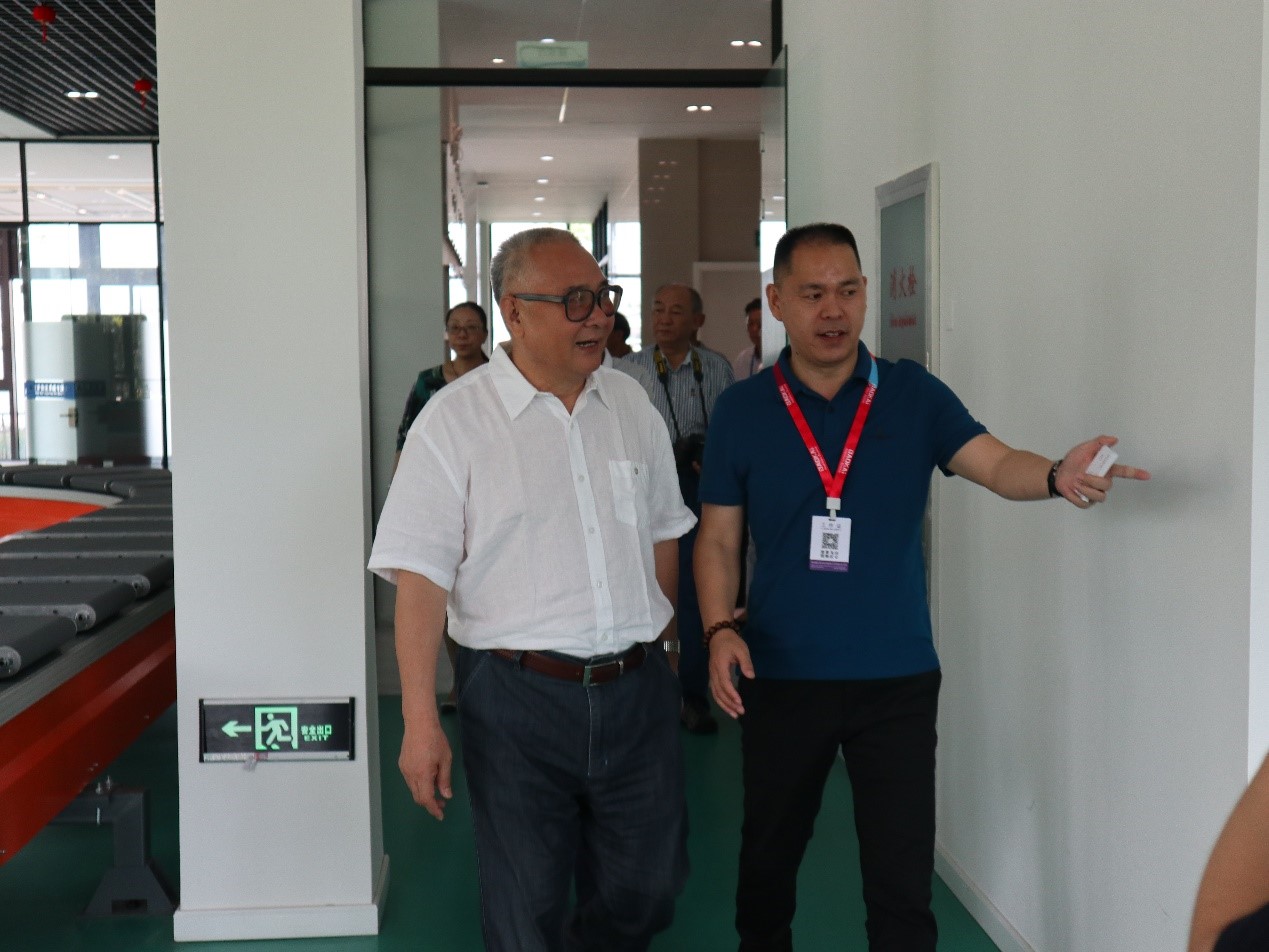 新闻 | 无锡市原政协领导、吴泾镇党委领导一行莅临EVO视讯参观考察