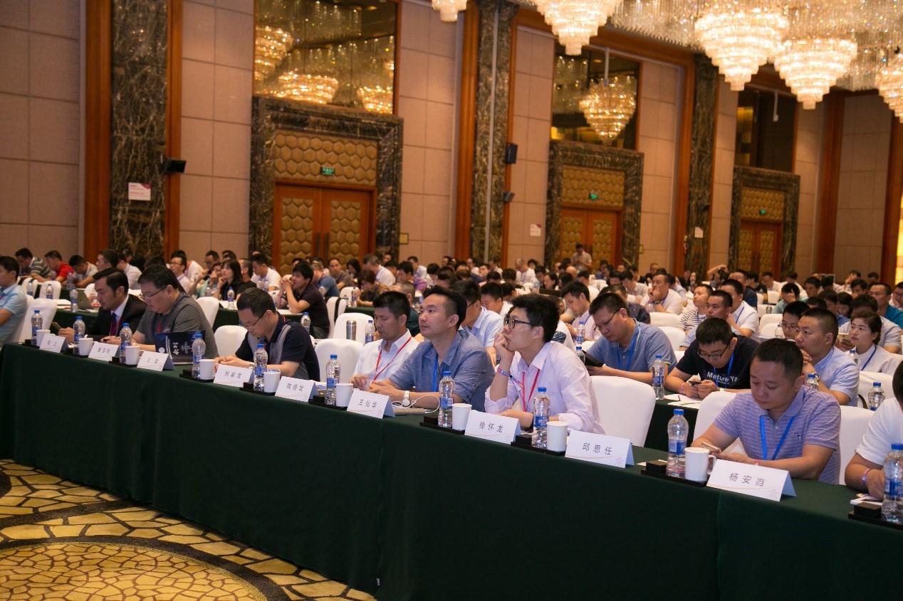 EVO视讯常务副总裁王雷：“新零售环境下的物流中心规划”主题分享 | UR服饰物流中心迎百余服装物流经理人现场参观