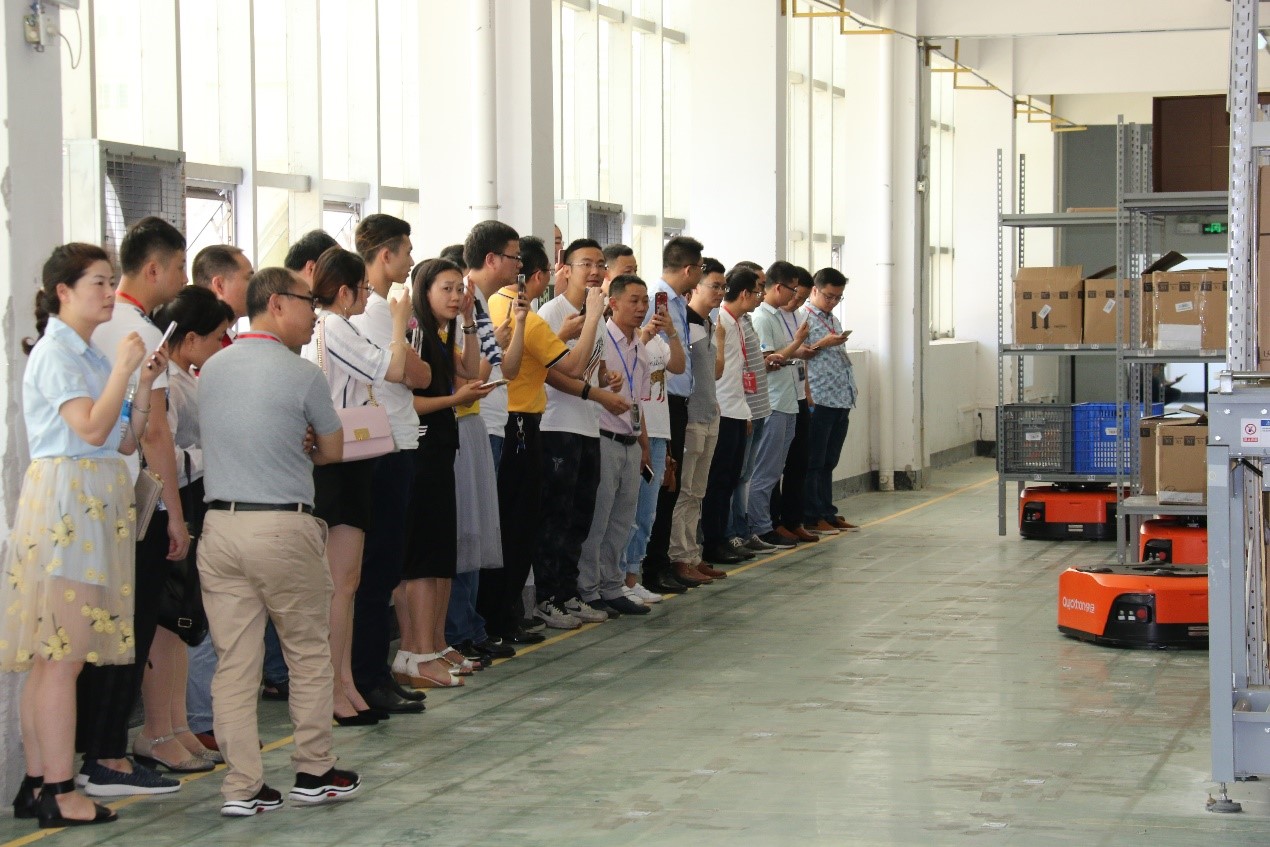 EVO视讯常务副总裁王雷：“新零售环境下的物流中心规划”主题分享 | UR服饰物流中心迎百余服装物流经理人现场参观