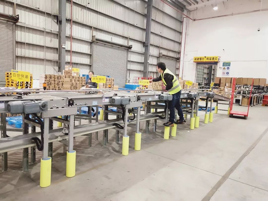 11月中旬,EVO视讯工会组织开展“走一线、送温暖”关爱员工暖冬行动。