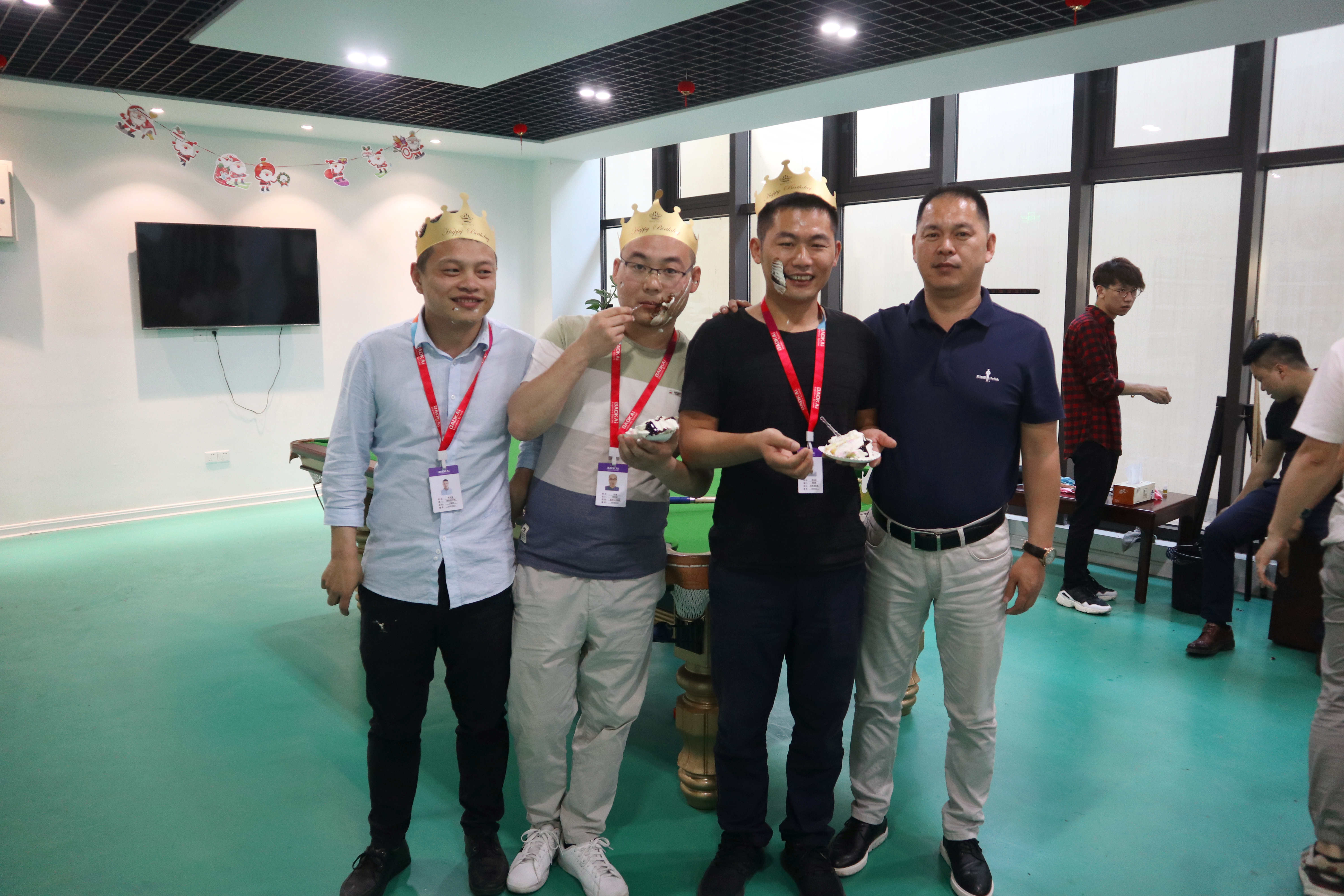 员工集体生日会 | 缤纷五月,把美好的祝福送给你